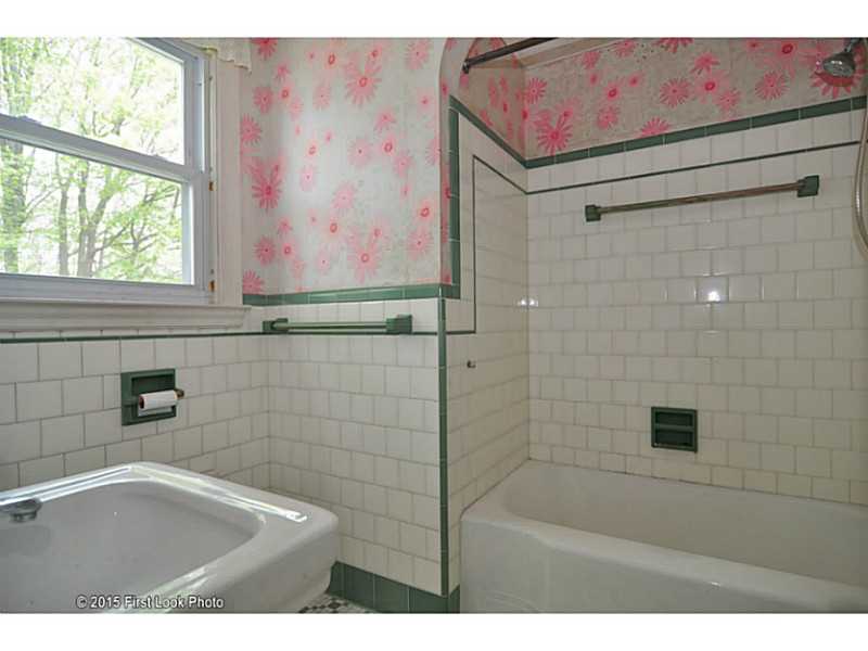 225 Middle Road East Greenwich, RI 02818 - Photo 20 of 25 Bathroom.