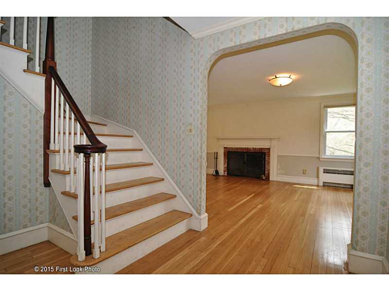 225 Middle Road East Greenwich, RI 02818 - Photo 5 of 25 Entry.