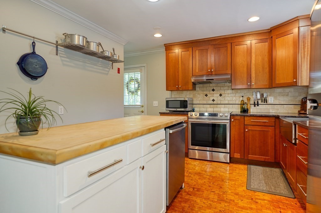 42 Fernbrook Road Northborough, MA 01532 - Photo 10 of 38 Gallery Image 10