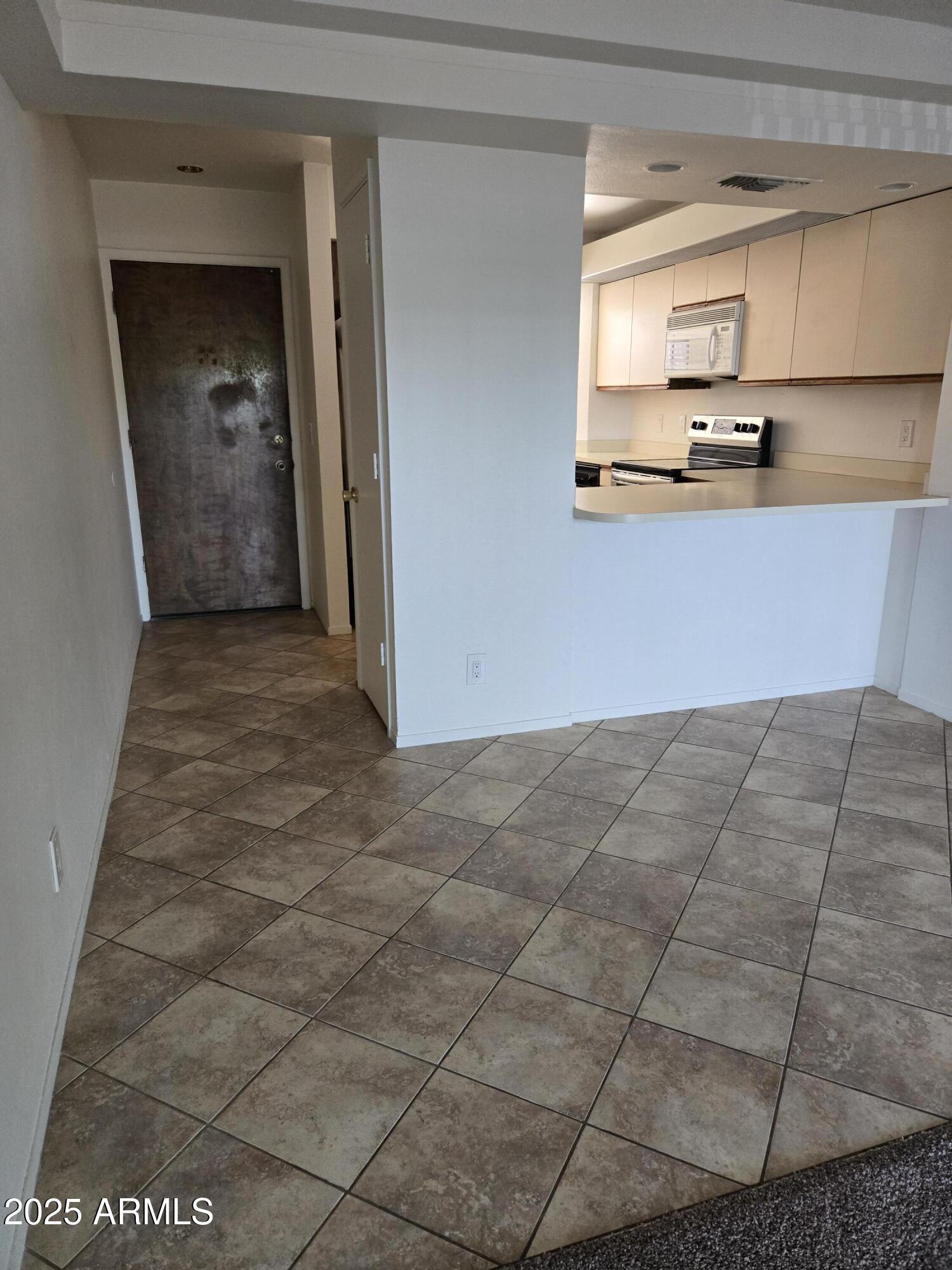 5035 North 10th Place, Unit 109 Phoenix, AZ 85014 - Photo 6 of 22 20250611_125113