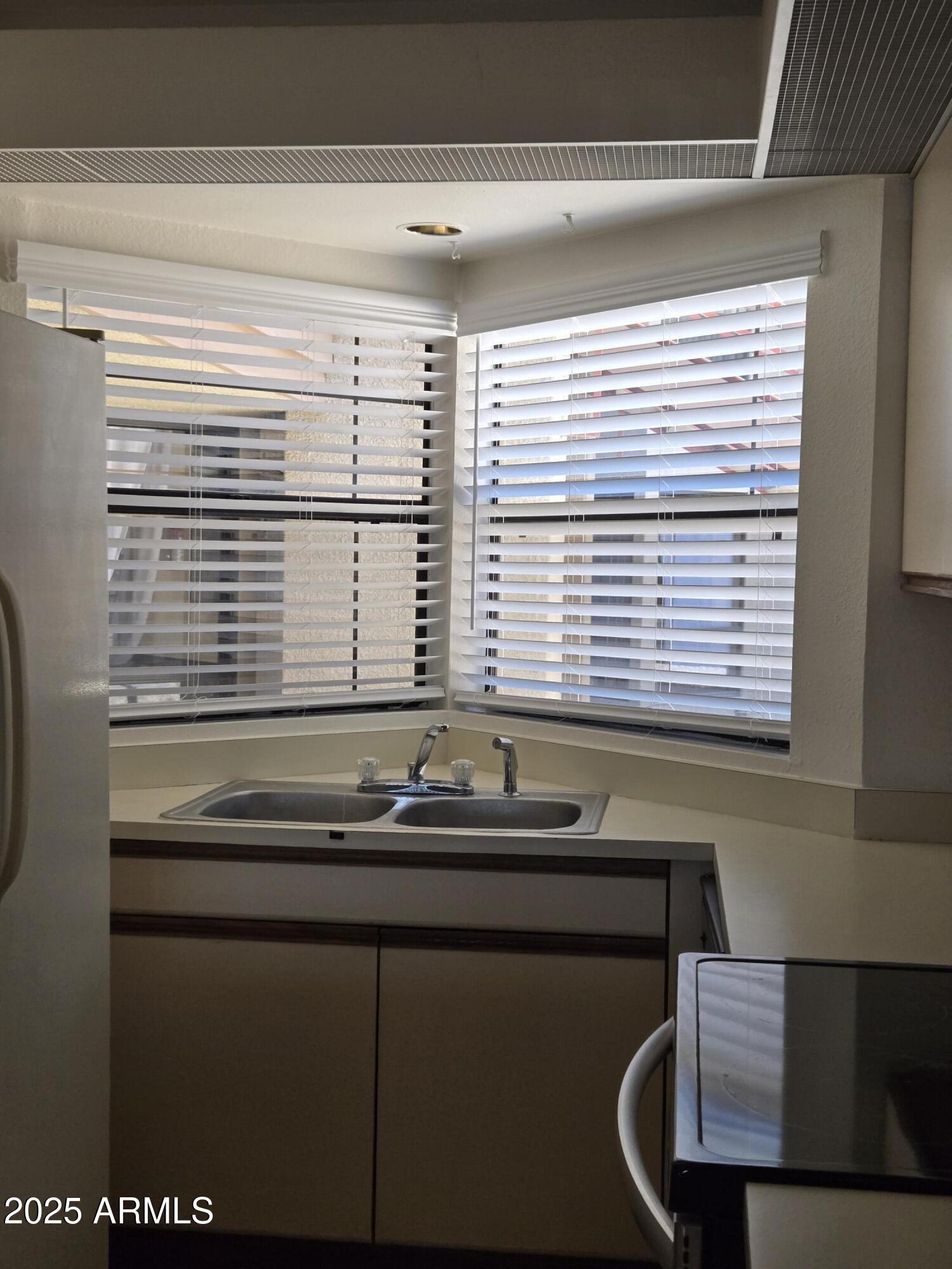 5035 North 10th Place, Unit 109 Phoenix, AZ 85014 - Photo 10 of 22 20250611_124951