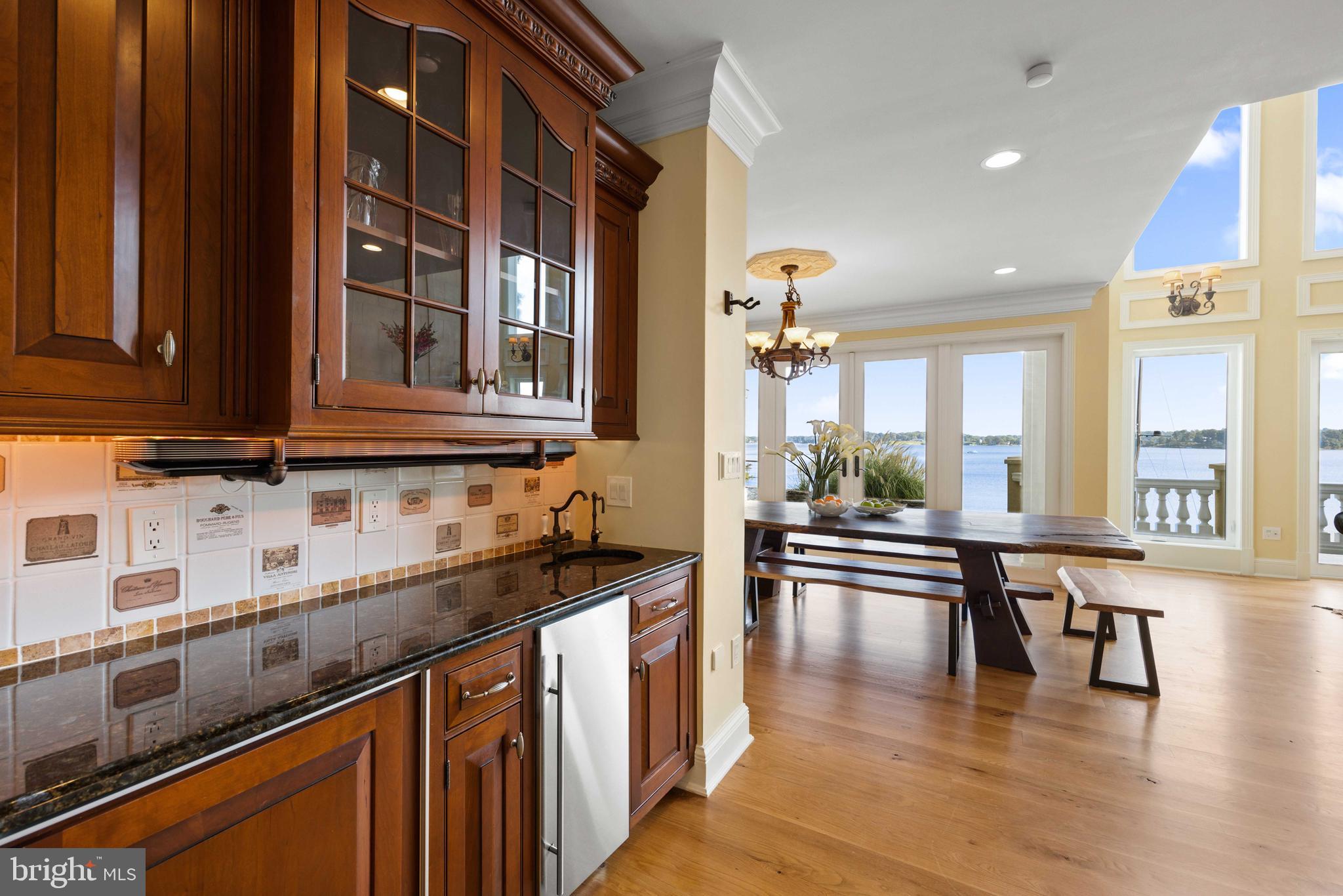 3333 Pocahontas Drive Edgewater, MD 21037 - Photo 15 of 42 Wet bar between dining and kitchen