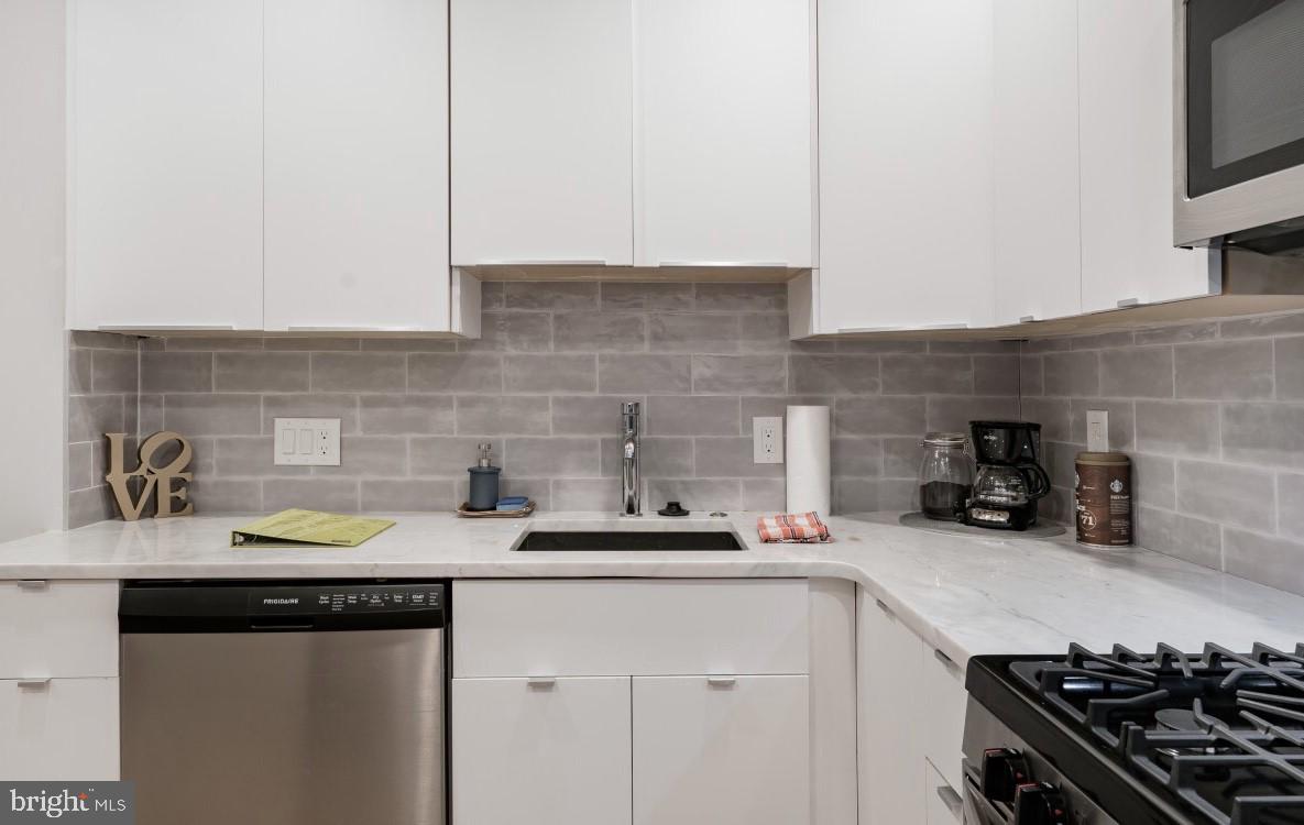 220-24 South 3rd Street, Unit 101 Philadelphia, PA 19106 - Photo 9 of 15