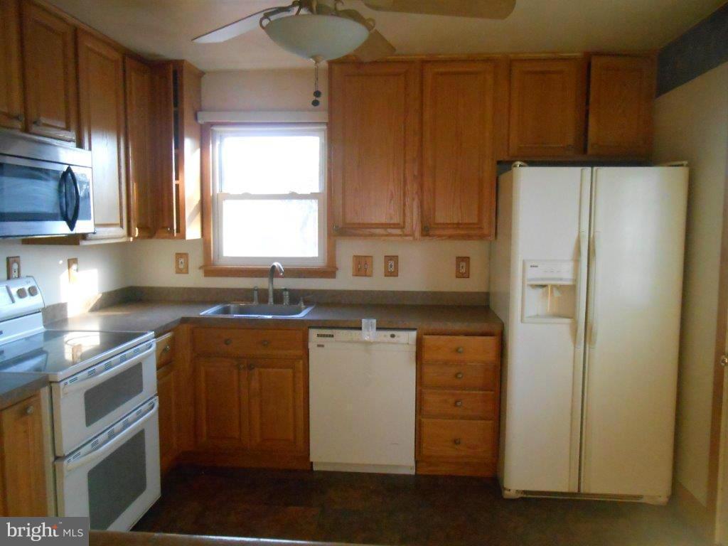 8512 Jenkins Road Pasadena, MD 21122 - Photo 4 of 11 Kitchen
