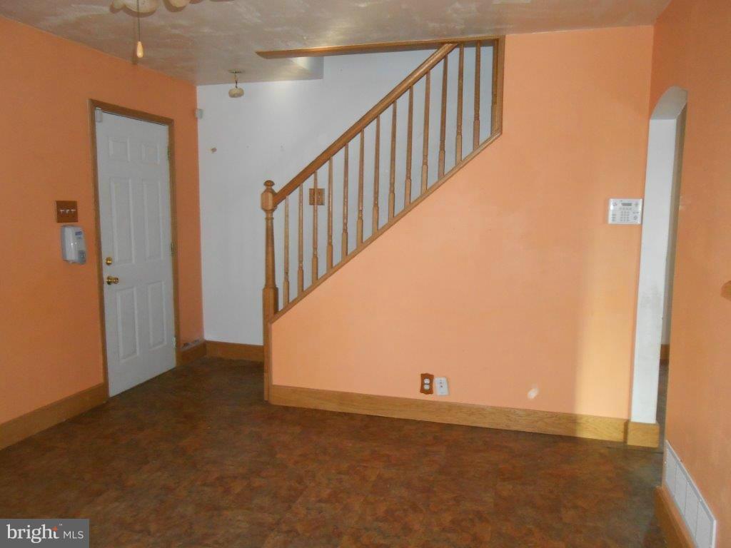 8512 Jenkins Road Pasadena, MD 21122 - Photo 5 of 11 Living Room