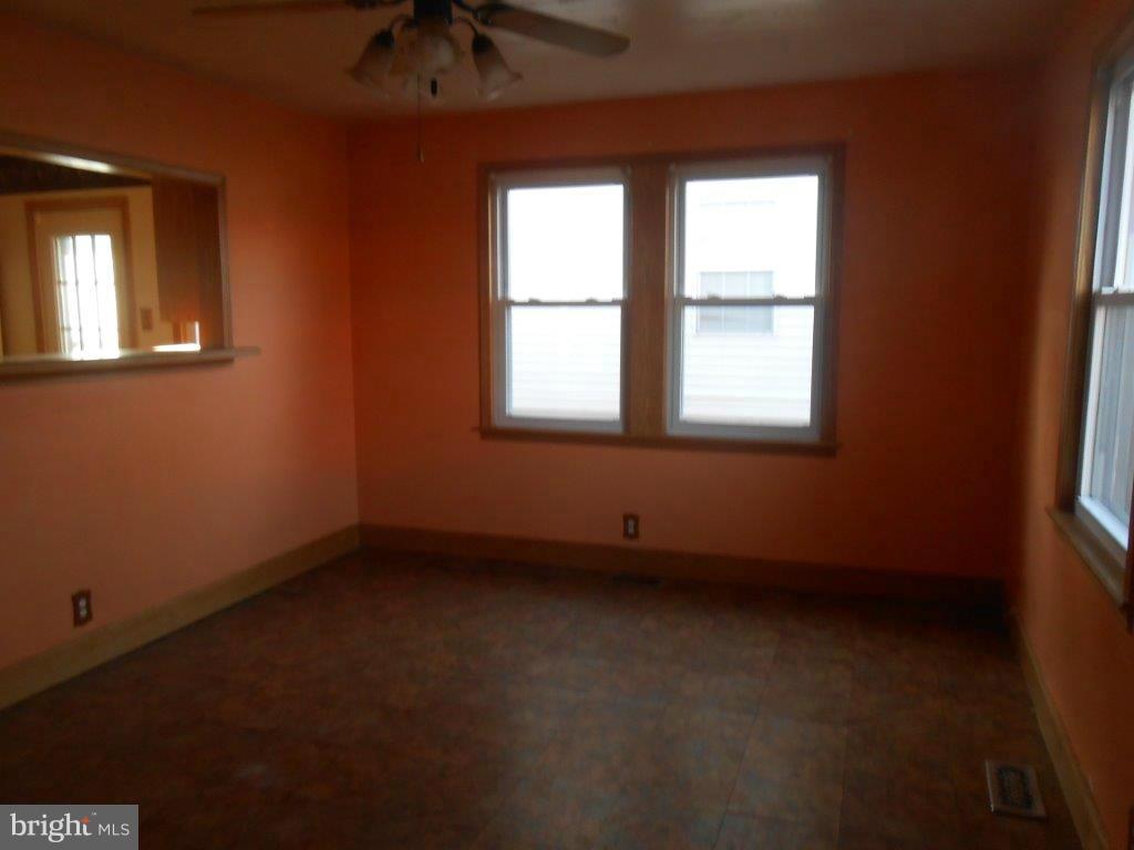 8512 Jenkins Road Pasadena, MD 21122 - Photo 6 of 11 Living Room