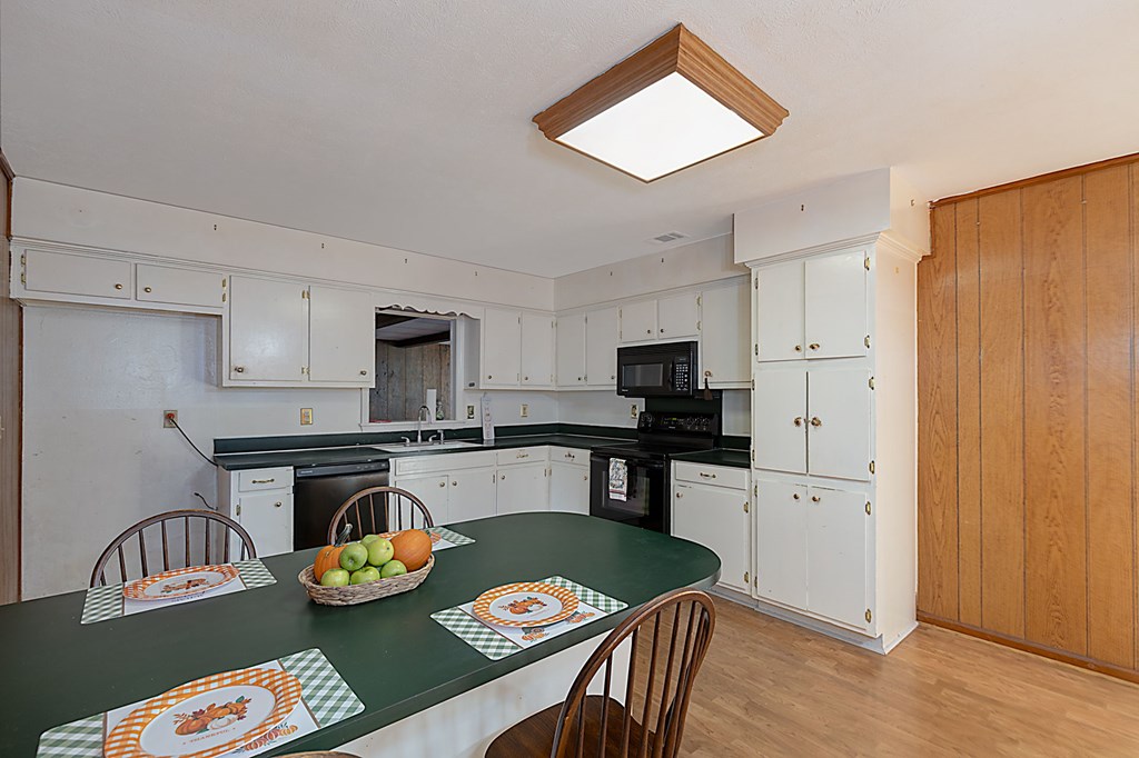 4085 Harris Road Ellerslie, GA 31807 - Photo 4 of 27 kitchen
