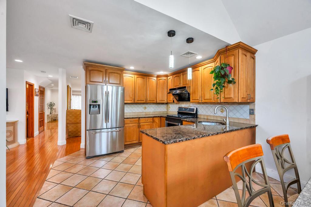 162-11 12th Road Queens, NY 11357 - Photo 4 of 27