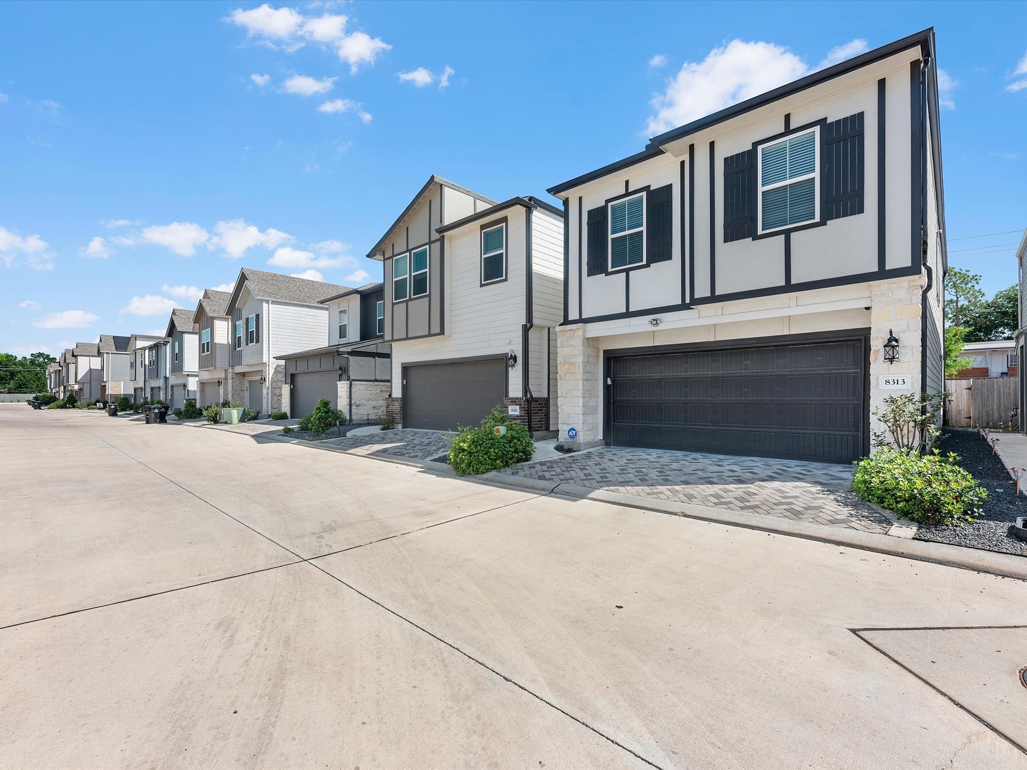 8313 Rising Strm Drive Houston, TX 77063 - Photo 3 of 31