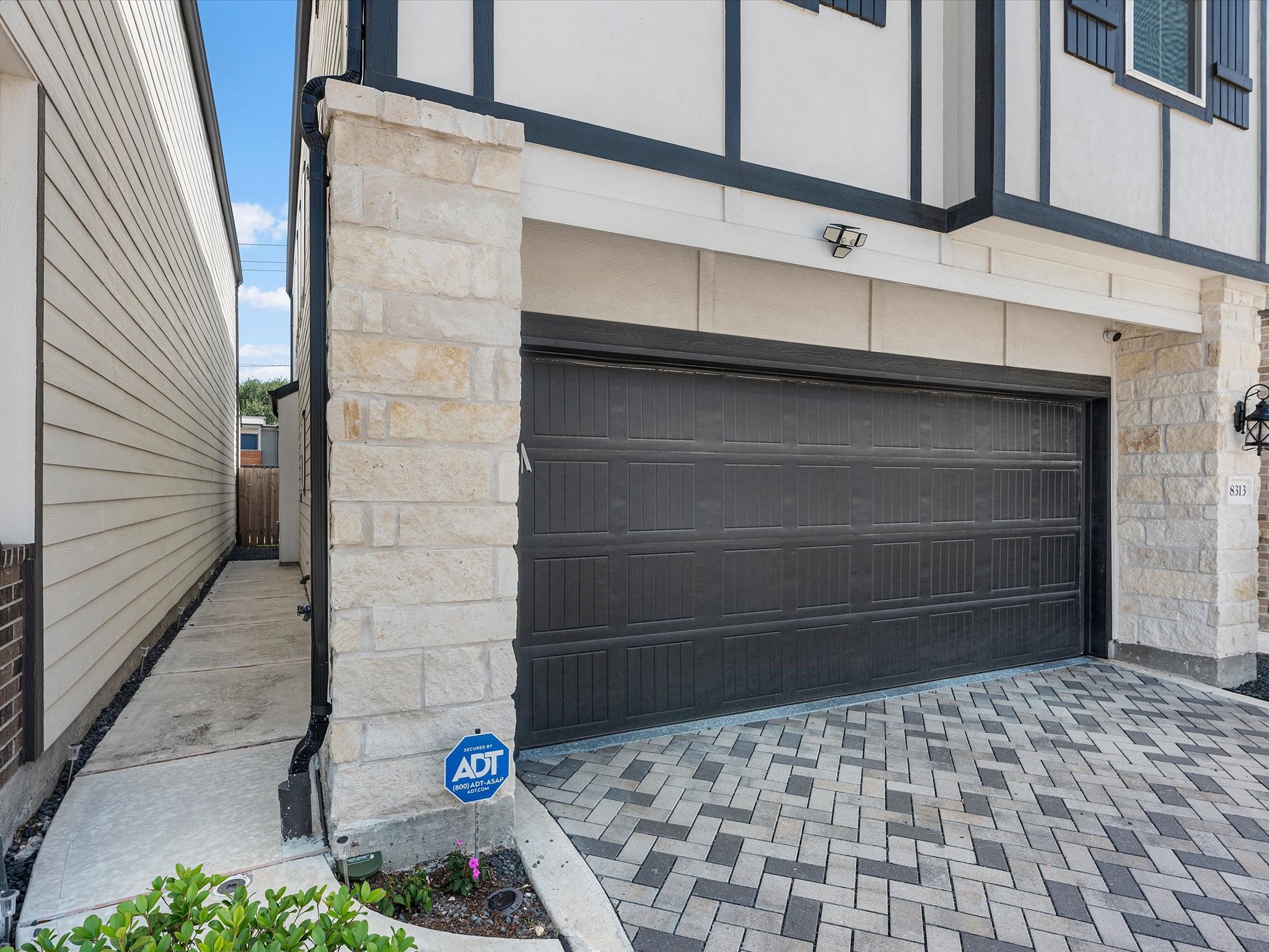 8313 Rising Strm Drive Houston, TX 77063 - Photo 4 of 31