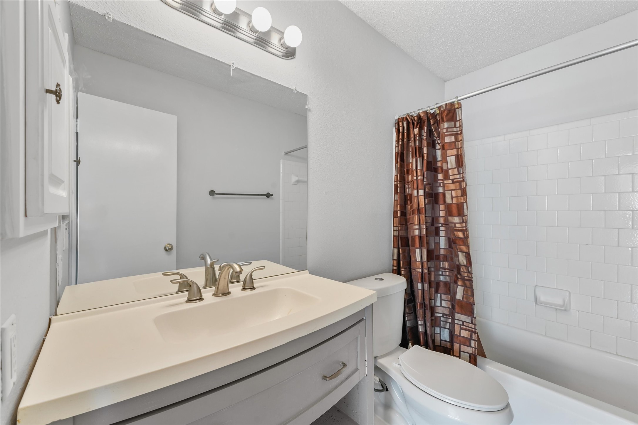 1731 Ridgebriar Drive Houston, TX 77014 - Photo 15 of 22 Full Bath