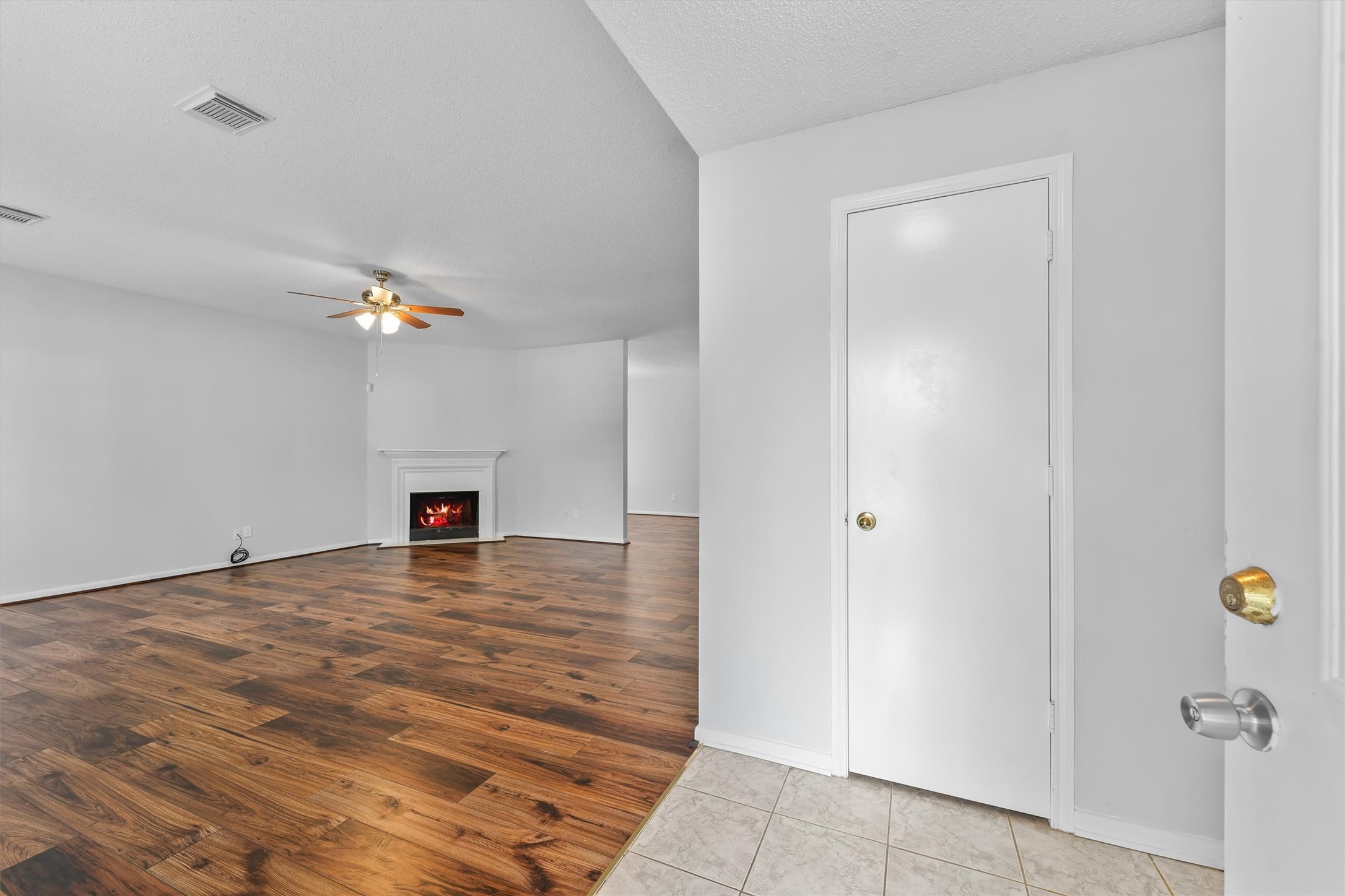 1731 Ridgebriar Drive Houston, TX 77014 - Photo 3 of 22 Entry and foyer