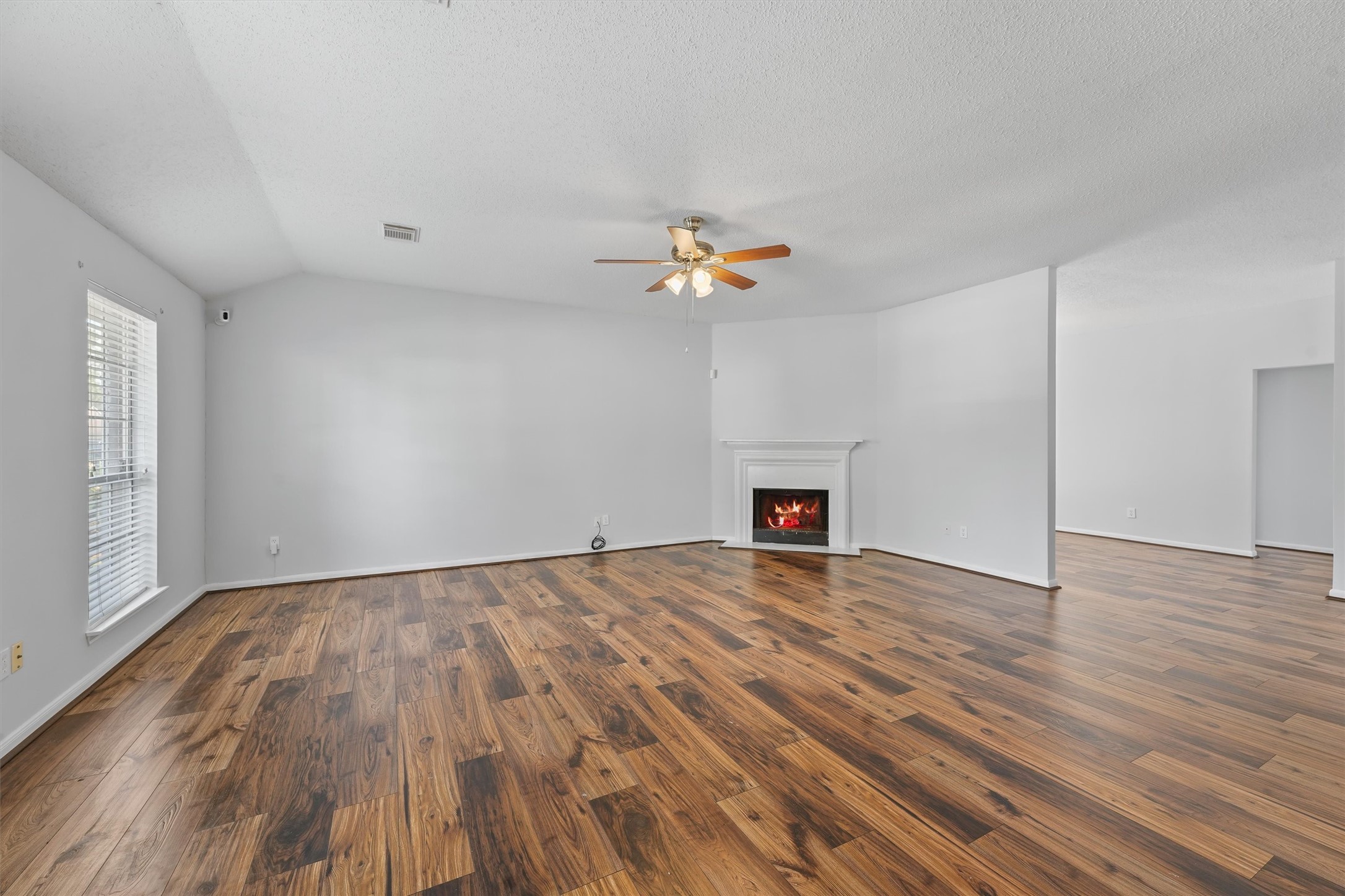1731 Ridgebriar Drive Houston, TX 77014 - Photo 6 of 22 Living/Family Room