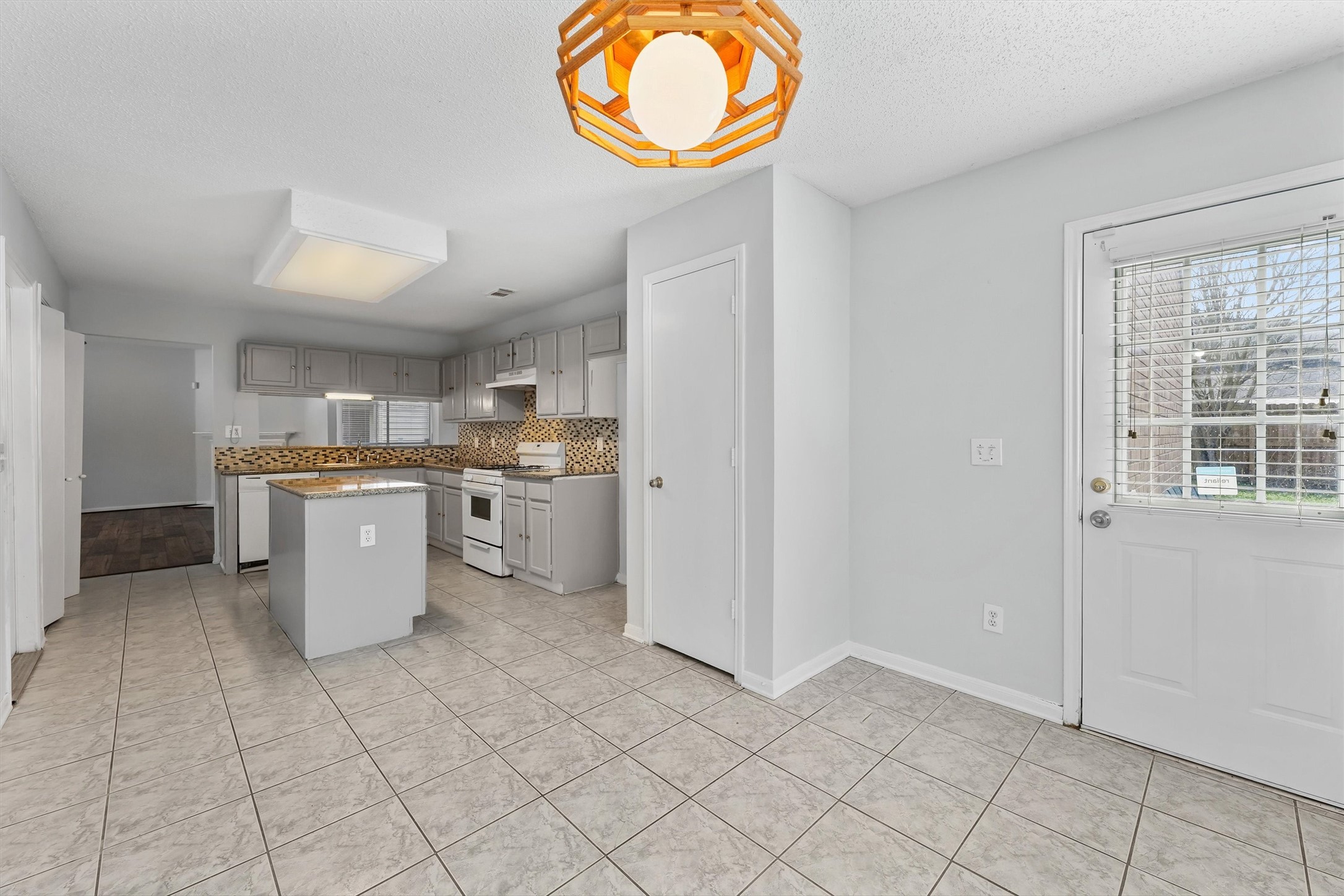 1731 Ridgebriar Drive Houston, TX 77014 - Photo 10 of 22 Breakfast Area