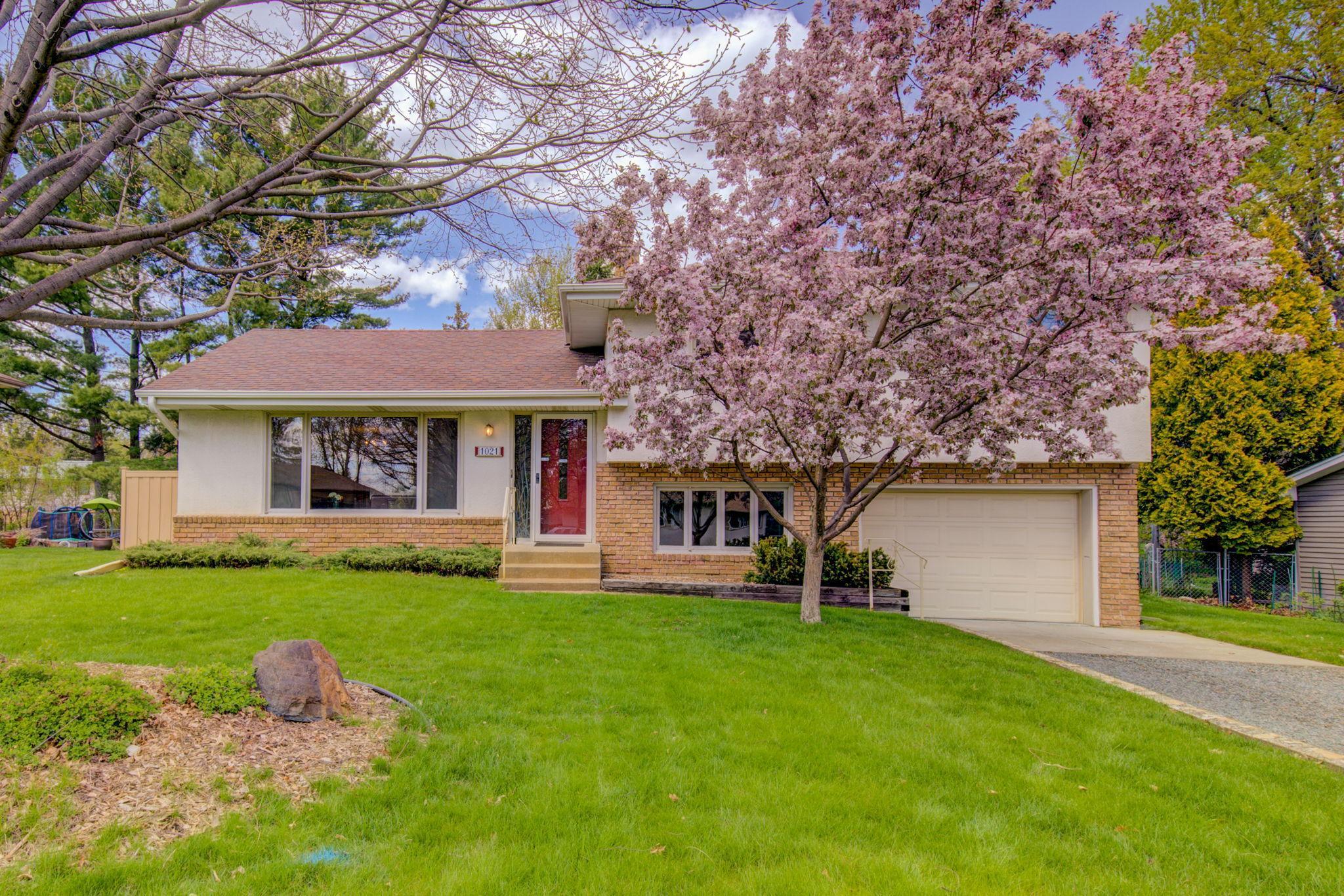 1021 Cobb Road Shoreview, MN 55126 - Photo 1 of 25 Gallery Image 1