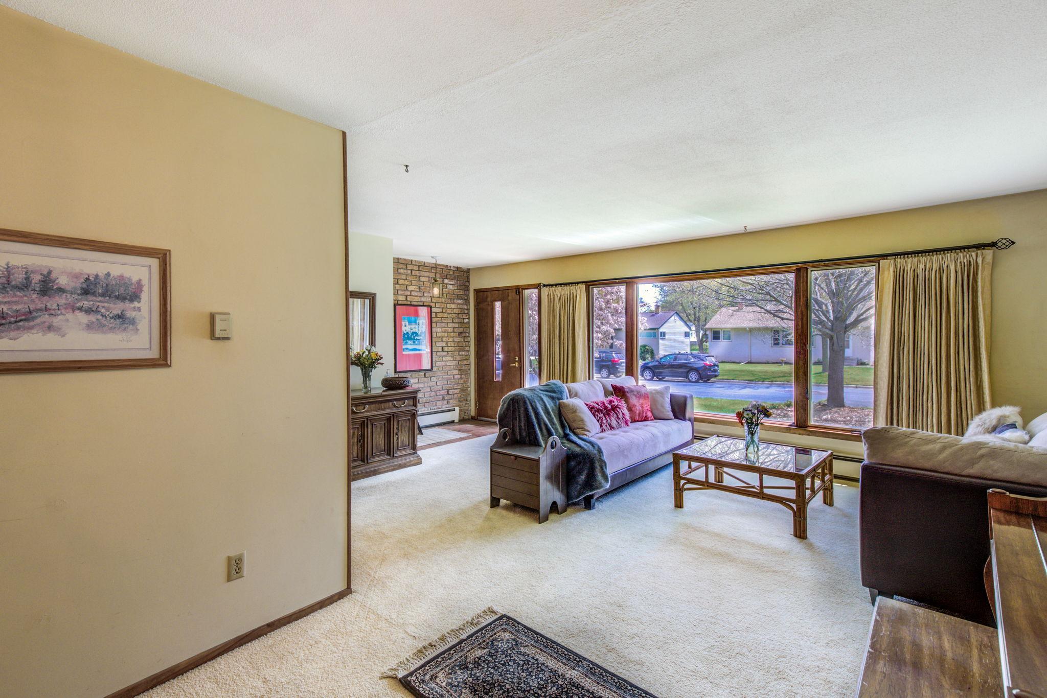 1021 Cobb Road Shoreview, MN 55126 - Photo 5 of 25 Gallery Image 5