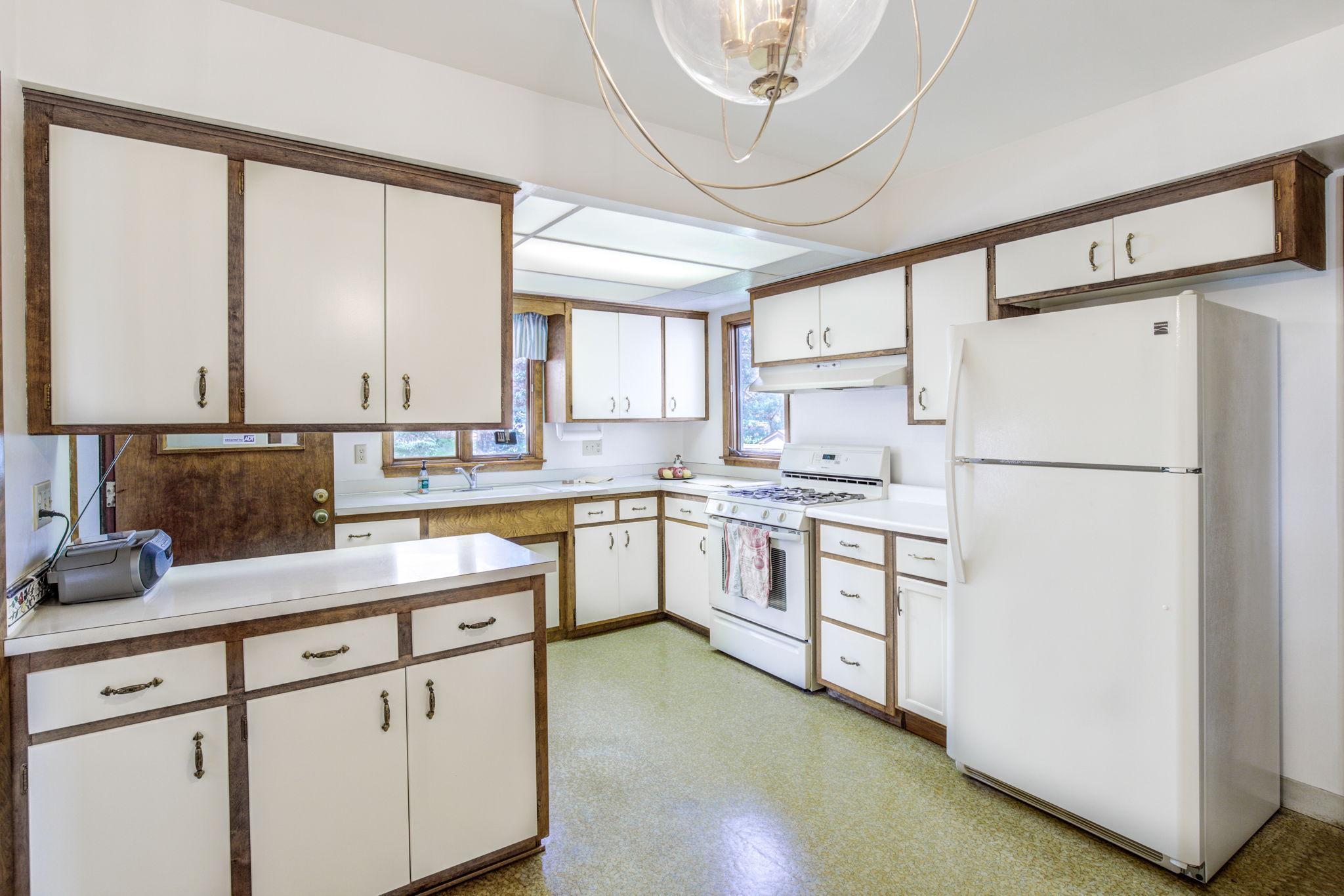1021 Cobb Road Shoreview, MN 55126 - Photo 7 of 25 Gallery Image 7