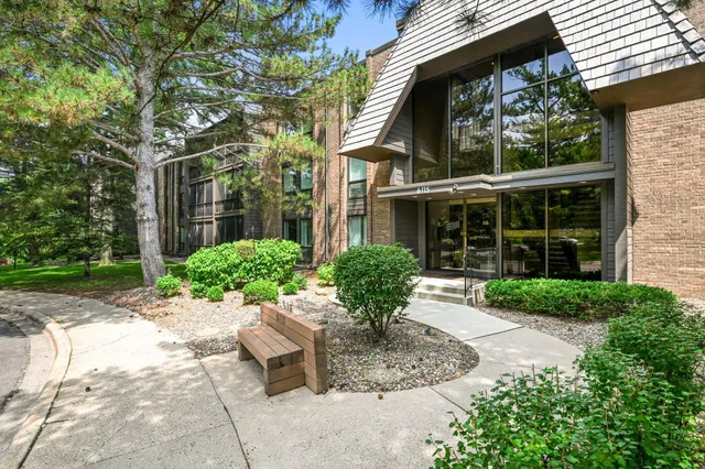 $239,900 | 6115 Lincoln Drive, Unit 149, Edina, MN 55436