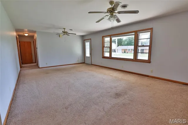 $130,000 | 17 Hilltop Drive, Hillsboro, IL 62049