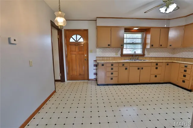 $130,000 | 17 Hilltop Drive, Hillsboro, IL 62049