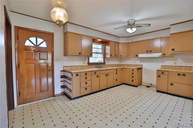 $130,000 | 17 Hilltop Drive, Hillsboro, IL 62049