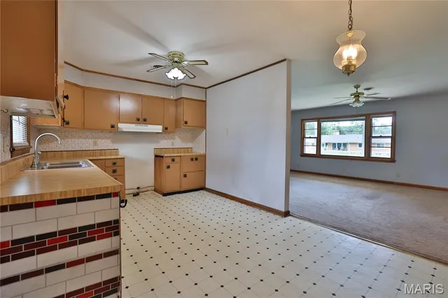 $130,000 | 17 Hilltop Drive, Hillsboro, IL 62049