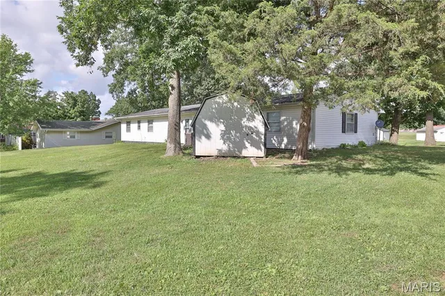 $130,000 | 17 Hilltop Drive, Hillsboro, IL 62049