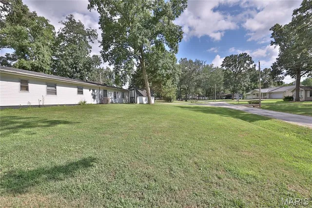 $130,000 | 17 Hilltop Drive, Hillsboro, IL 62049