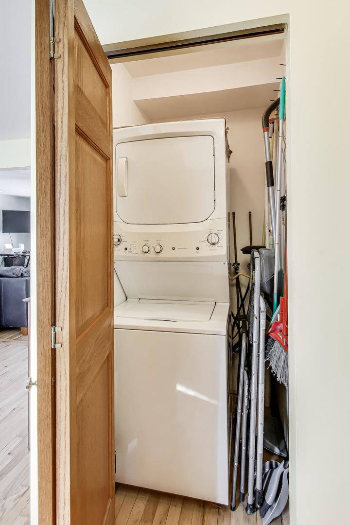 37464 North Terrace Lane Spring Grove, IL 60081 - Photo 17 of 40 a utility room with dryer and washer