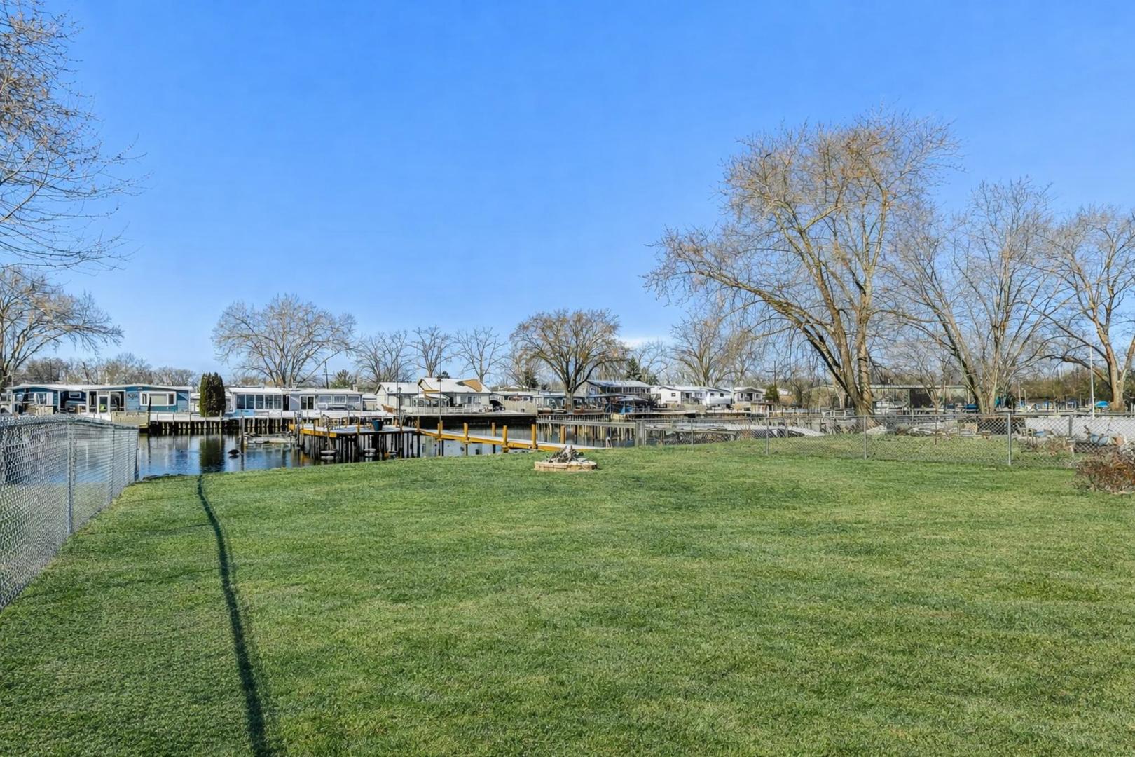 37464 North Terrace Lane Spring Grove, IL 60081 - Photo 28 of 40 a view of a golf course