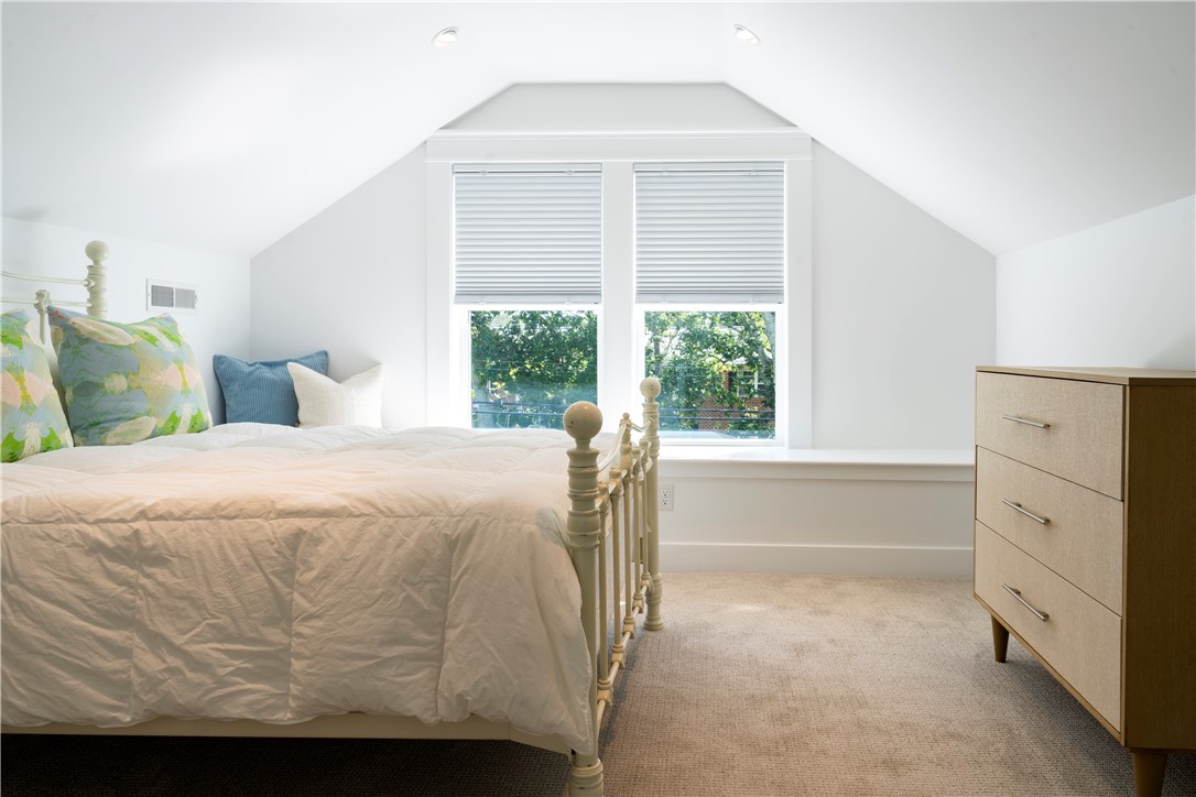 69 Carroll Avenue Newport, RI 02840 - Photo 11 of 27