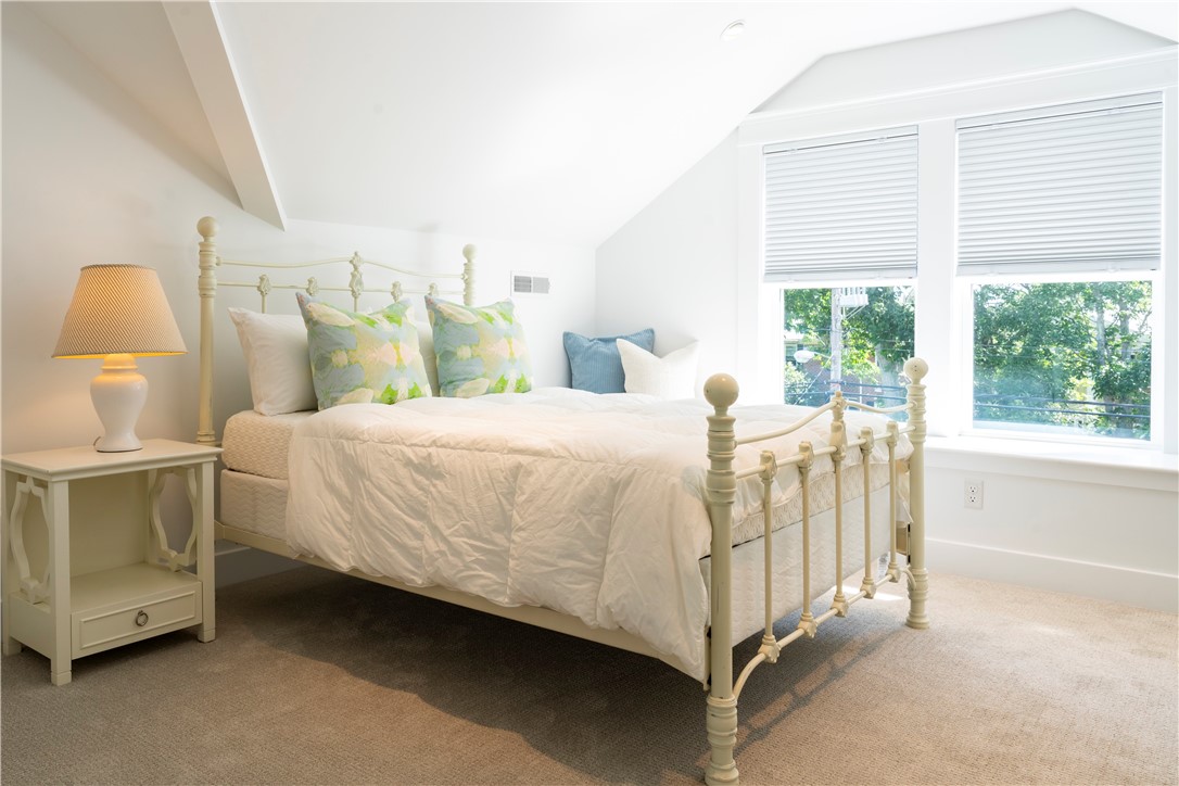 69 Carroll Avenue Newport, RI 02840 - Photo 12 of 27