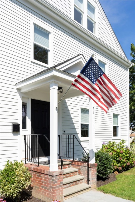 69 Carroll Avenue Newport, RI 02840 - Photo 2 of 27