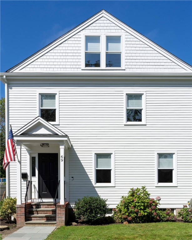 69 Carroll Avenue Newport, RI 02840 - Photo 3 of 27