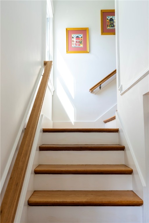 69 Carroll Avenue Newport, RI 02840 - Photo 8 of 27