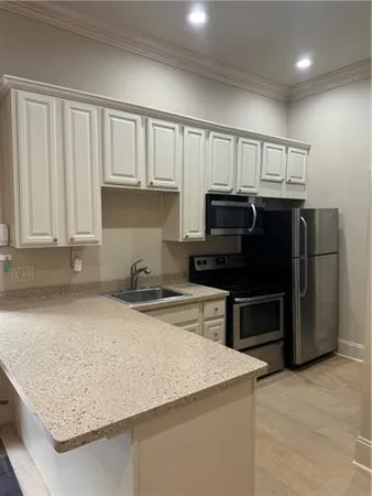 $1,600 | 2417 Napoleon Avenue, New Orleans, LA 70115
