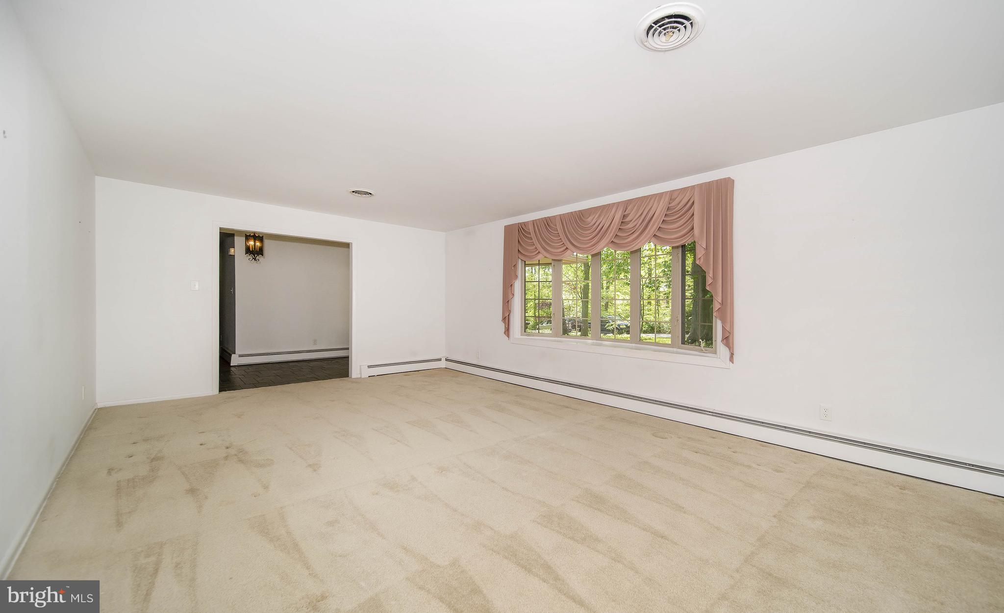 13 Lamatan Road Newark, DE 19711 - Photo 6 of 26 Living Room