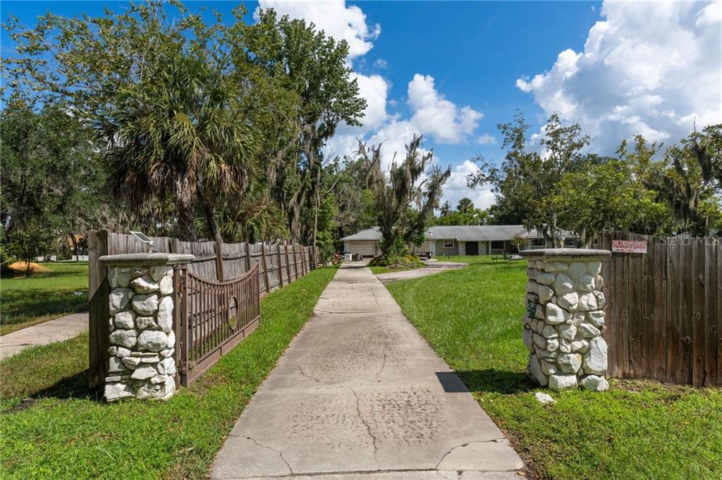 149 Southeast Paradise Point Road Crystal River, FL 34429 - Photo 13 of 70 Gallery Image 13