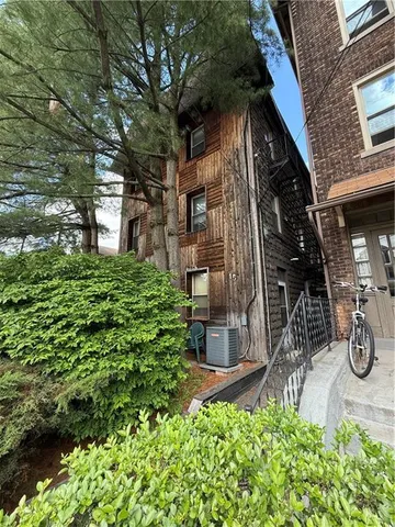 a view of a yard with plants