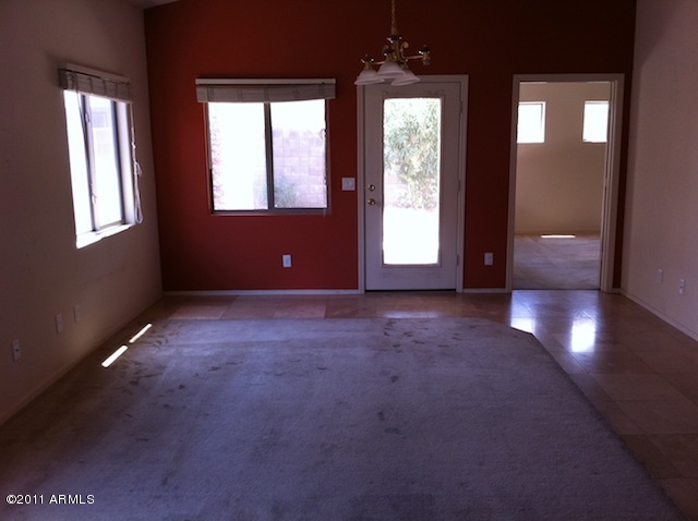 2625 East Pecan Road Phoenix, AZ 85040 - Photo 13 of 27 C:\fakepath\023-271272 - Living Area