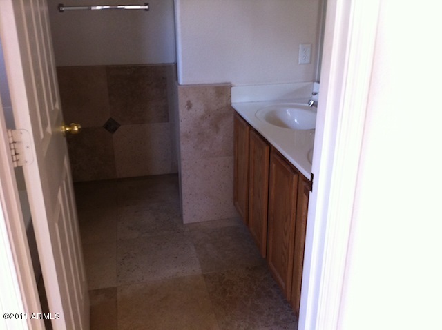 2625 East Pecan Road Phoenix, AZ 85040 - Photo 16 of 27 C:\fakepath\023-271272 - Master Bath til