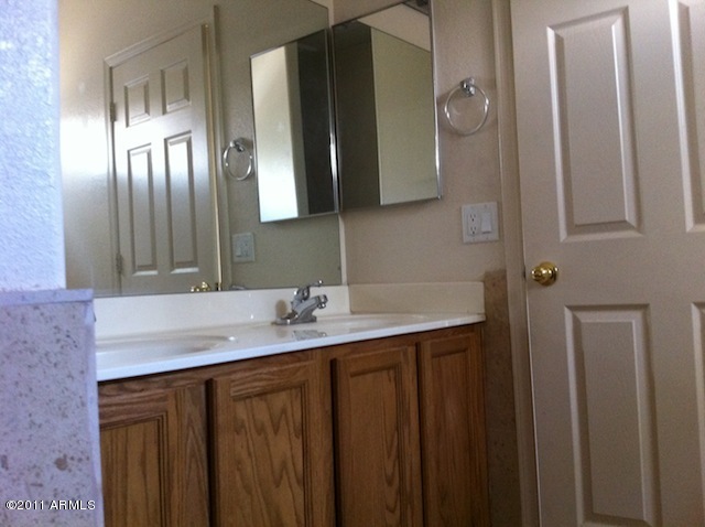 2625 East Pecan Road Phoenix, AZ 85040 - Photo 17 of 27 C:\fakepath\023-271272 - Master Bath