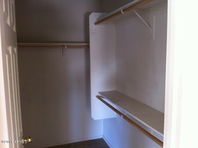 2625 East Pecan Road Phoenix, AZ 85040 - Photo 18 of 27 C:\fakepath\023-271272 - Master Closet