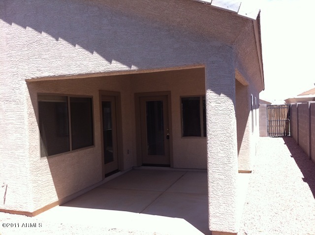 2625 East Pecan Road Phoenix, AZ 85040 - Photo 8 of 27 C:\fakepath\023-271272 - Backpatio