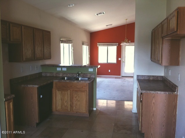 2625 East Pecan Road Phoenix, AZ 85040 - Photo 9 of 27 C:\fakepath\023-271272 - Kitchen
