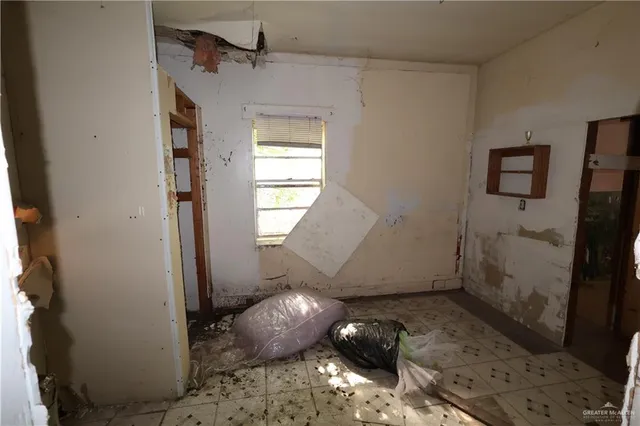 a view of utility room