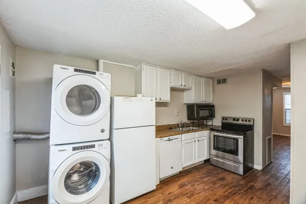 $1,300 | 20600 Bonanza Street, Unit 4, Lago Vista, TX 78645