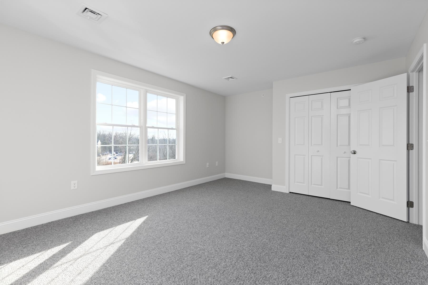 601 Old Wellington Road, Unit E Manchester, NH 03104 - Photo 5 of 14 Gallery Image 5
