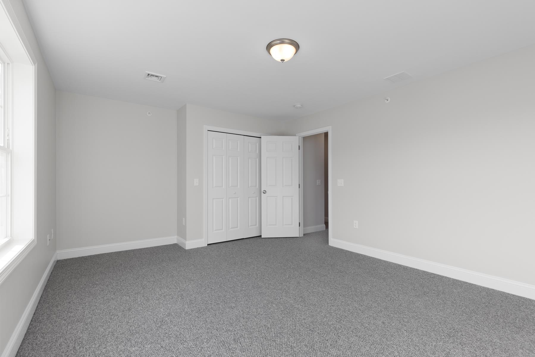 601 Old Wellington Road, Unit E Manchester, NH 03104 - Photo 6 of 14 Gallery Image 6