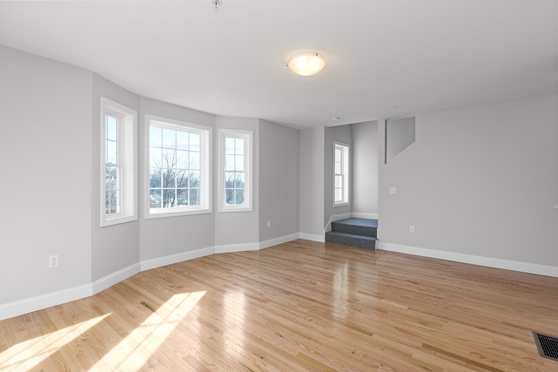 601 Old Wellington Road, Unit E Manchester, NH 03104 - Photo 10 of 14 Gallery Image 10